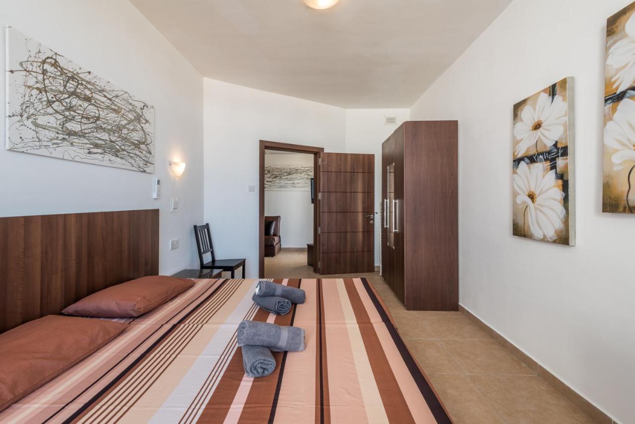 Seashells 2 Bedroom With Sunny Terrace With Stunning Sea Views - By Getawaysmalta Apartamento *